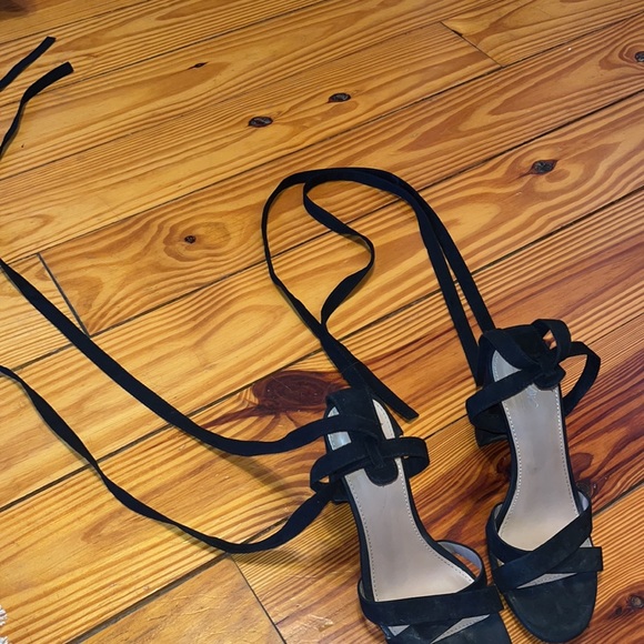 Black tie up heels. Cross up strappy black heels. Lace up heels. - Picture 3 of 4